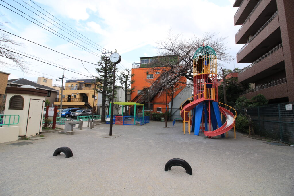 ほんでんなかよし児童遊園